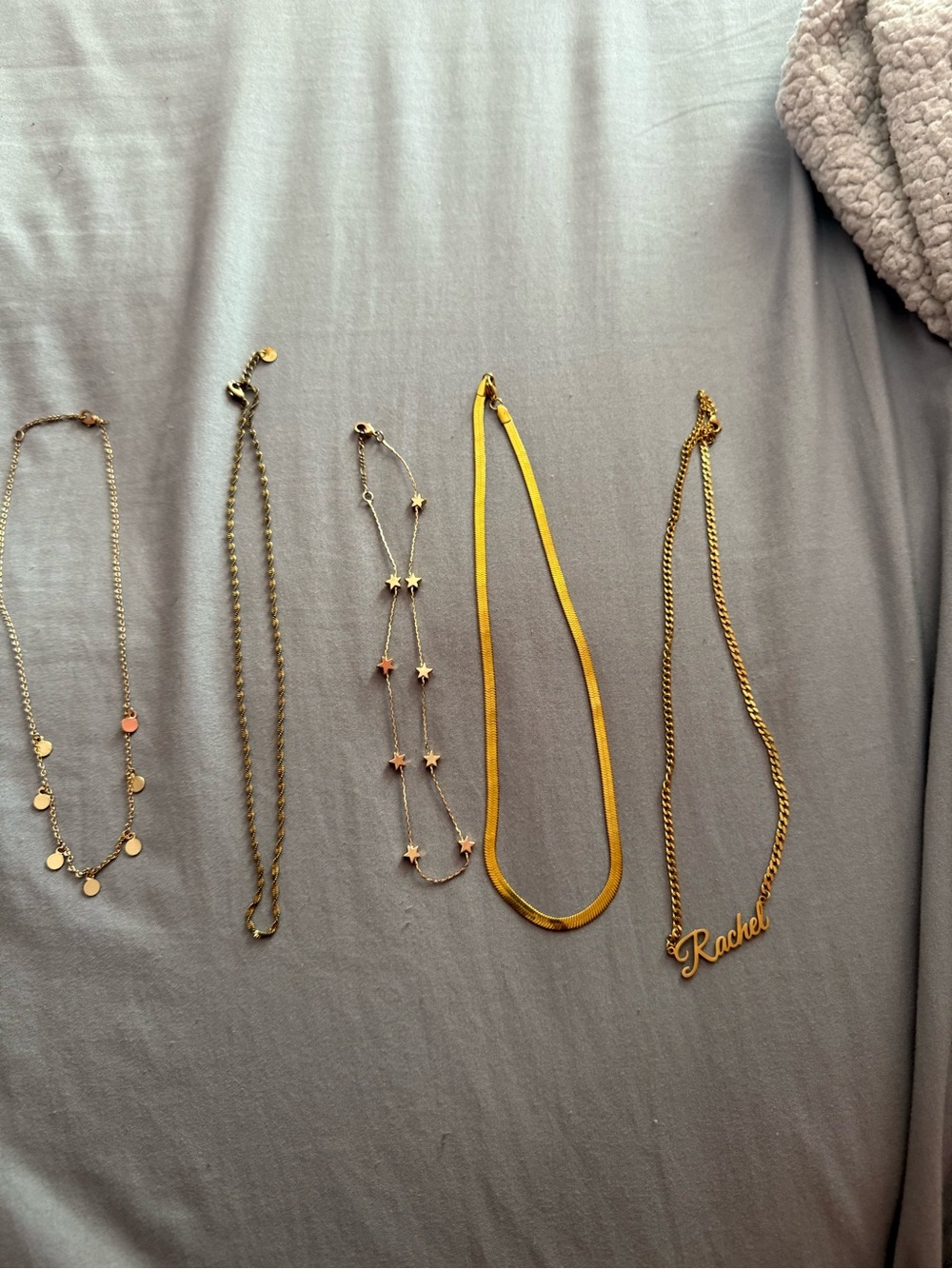 10 Necklaces (7 evry Jewels necklaces 2 brandy Melville 1 no name)